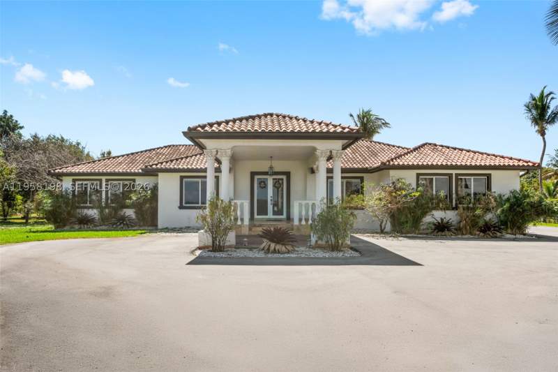 6 bedroom SingleFamilyResidence at 16800 SW 190th St, Redland, Miami — photo 3