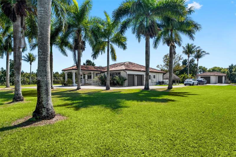 6 bedroom SingleFamilyResidence at 16800 SW 190th St, Redland, Miami — photo 5
