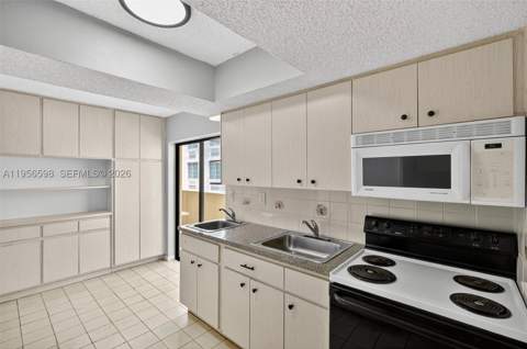 2924 Collins Avenue 501, Miami Beach FL - photo 13 of 54