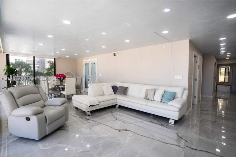 3 bedroom Condominium at 210 174th St 309, Winston Towers 600 Hoa, Sunny Isles Beach — photo 2