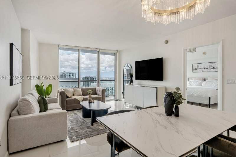 1 bedroom Condominium at 485 Brickell Ave 4706, Icon Brickell Condo No 3, Miami — photo 1