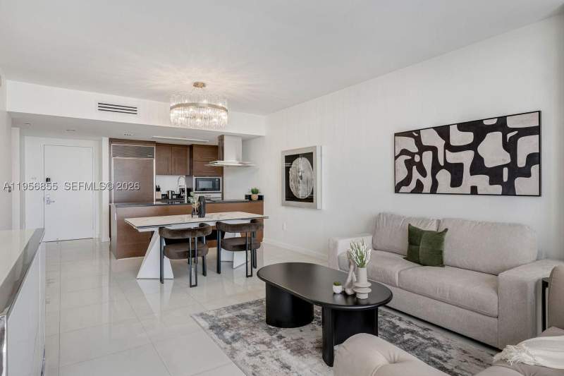 1 bedroom Condominium at 485 Brickell Ave 4706, Icon Brickell Condo No 3, Miami — photo 2