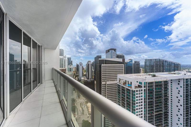 1 bedroom Condominium at 485 Brickell Ave 4706, Icon Brickell Condo No 3, Miami — photo 3