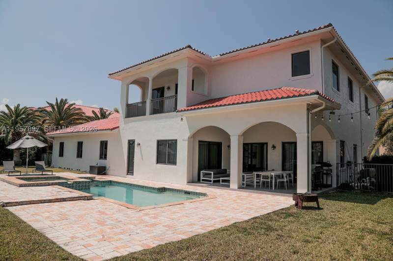 5 bedroom SingleFamilyResidence at 19209 SW 80th Ct, Cutler Cay, Cutler Bay — photo 2
