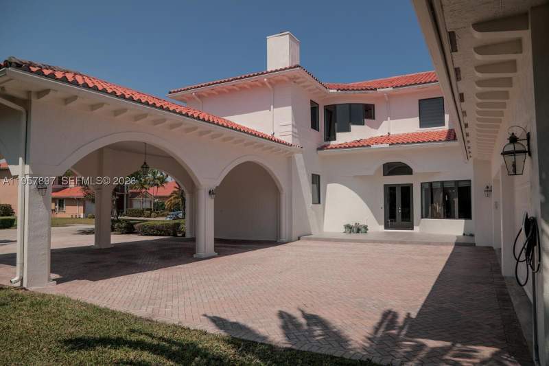 5 bedroom SingleFamilyResidence at 19209 SW 80th Ct, Cutler Cay, Cutler Bay — photo 3