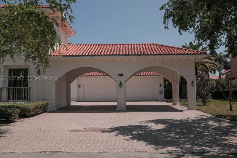 5 bedroom SingleFamilyResidence at 19209 SW 80th Ct, Cutler Cay, Cutler Bay — photo 4