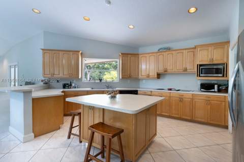 7821 SW 129th Ter, Pinecrest FL - photo 12 of 38