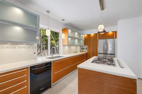 1643 Nethia Dr, Miami FL - photo 12 of 36