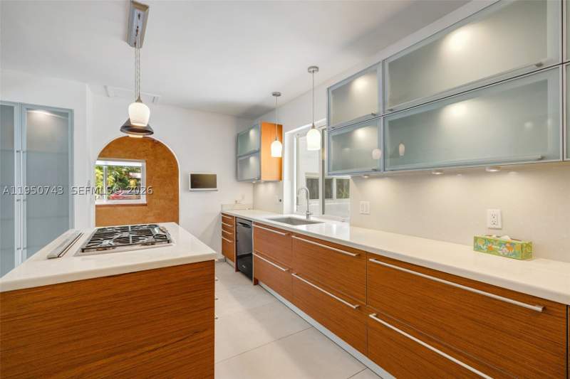 3 bedroom SingleFamilyResidence at 1643 Nethia Dr, Natoma Manors Re Sub, Miami — photo 2