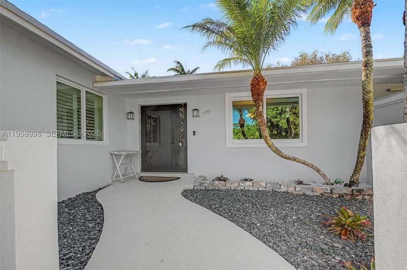 3 bedroom SingleFamilyResidence at 7950 SW 161st St, Garden Groves, Palmetto Bay — photo 3