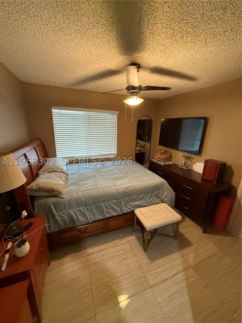 18237 NW 61st Pl, Hialeah FL - photo 10 of 16