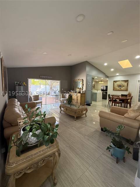 18237 NW 61st Pl, Hialeah FL - photo 7 of 16