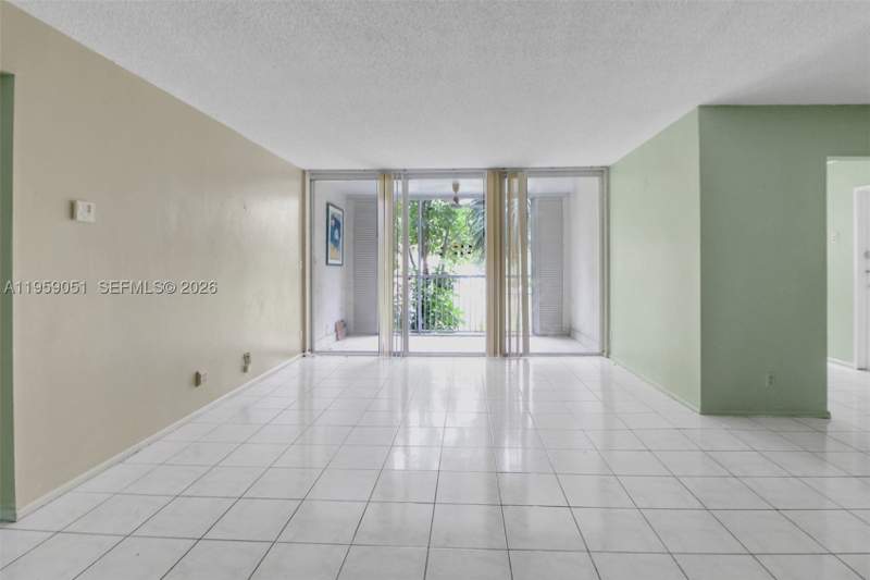 1 bedroom Condominium at 942 NE 199th St 2F, Lake Park Condo No 1 - Bl, Miami — photo 4