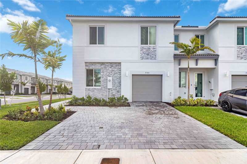 4 bedroom Townhouse at 760 SE 13th Ct, Miami Land And Developmen, Homestead — photo 1