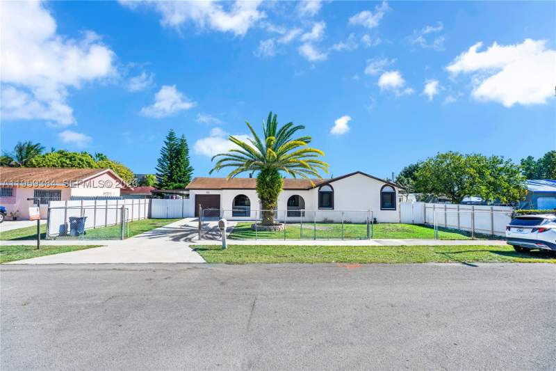 4 bedroom SingleFamilyResidence at 28705 SW 142nd Ct, Pleasure South, Homestead — photo 2