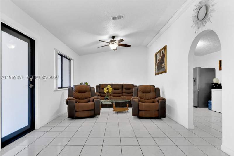 4 bedroom SingleFamilyResidence at 28705 SW 142nd Ct, Pleasure South, Homestead — photo 5