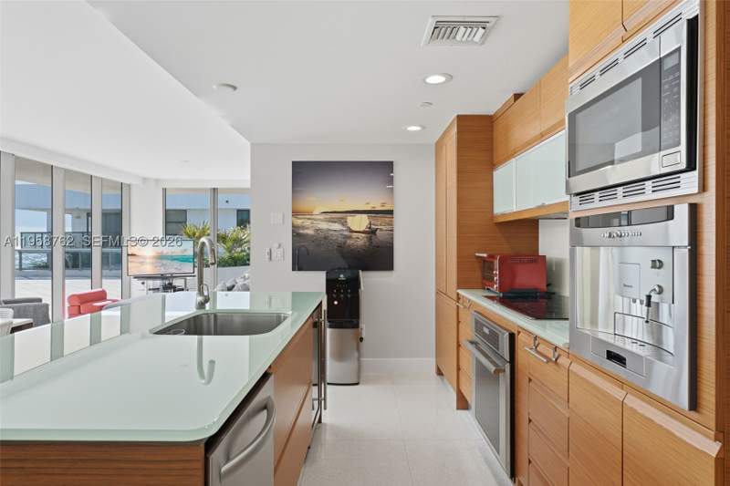 3 bedroom Condominium at 5875 Collins Ave 502, Mei Condo, Miami Beach — photo 5