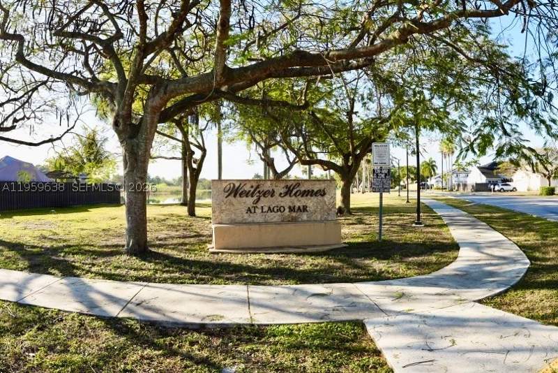4 bedroom SingleFamilyResidence at 7332 SW 158th Ave, Weitzer Lago Mar Homes, Miami — photo 2