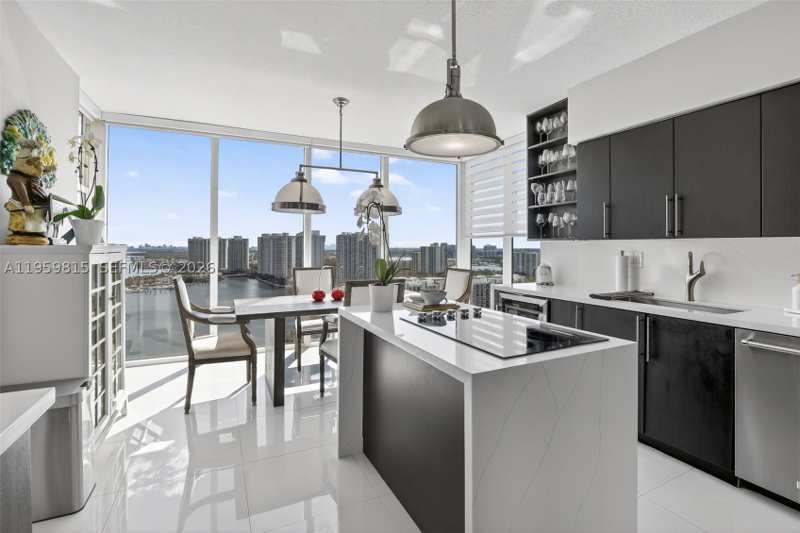 3 bedroom Condominium at 3370 Hidden Bay Dr 2715, 100 Hidden Bay Condo, Aventura — photo 1