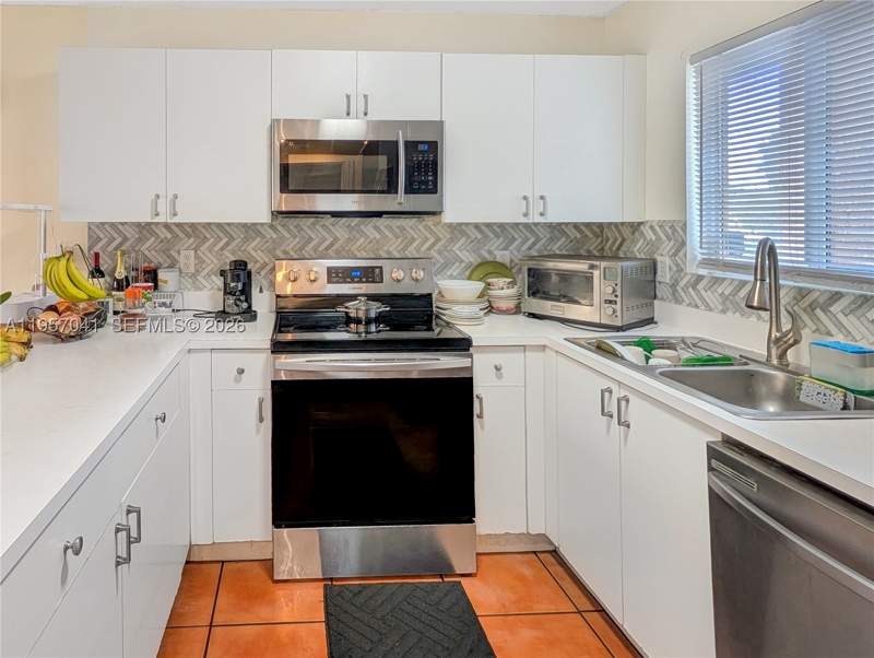 3 bedroom Condominium at 6205 Kendale Lakes Cir 289, Paseo Real Condo, Miami — photo 2