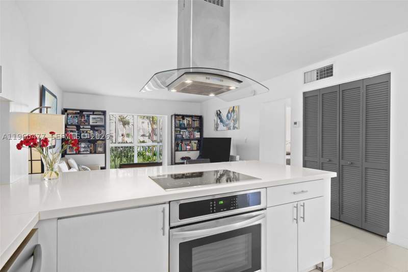 3 bedroom Condominium at 240 Galen Drive 109, Galen Drive Condo Apts, Key Biscayne — photo 4
