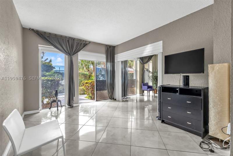 1 bedroom Condominium at 11111 Biscayne Blvd 116, Jockey Club Condo, Miami — photo 3