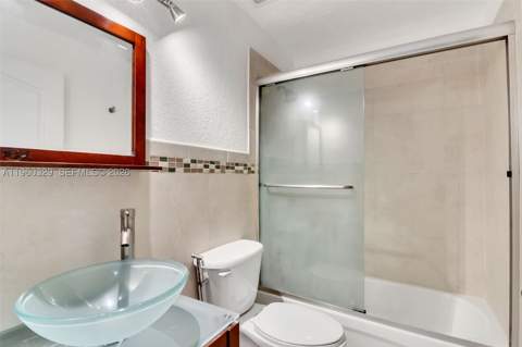 11321 NW 84th St, Doral FL - photo 15 of 29