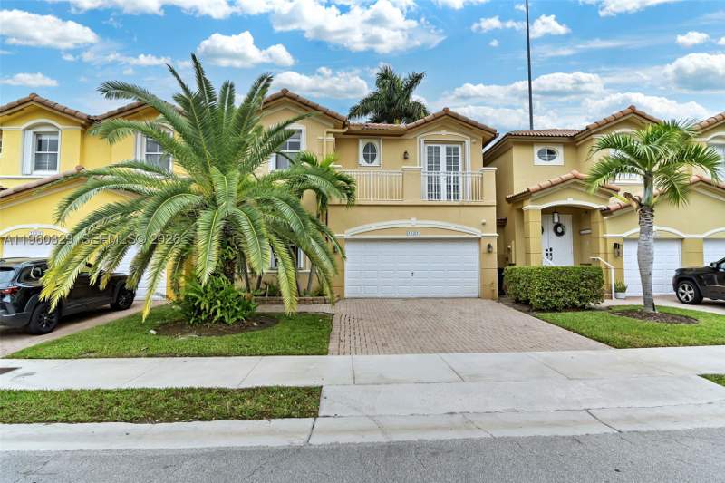 5 bedroom SingleFamilyResidence at 11321 NW 84th St, Islands At Doral Northwest, Doral — photo 2
