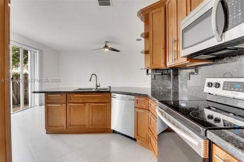 11321 NW 84th St, Doral FL - photo 6 of 29