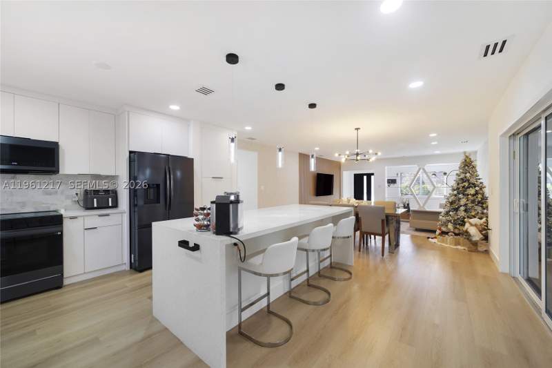 3 bedroom SingleFamilyResidence at 45 NE 124th Ter, Breezeswept Estates, North Miami — photo 2