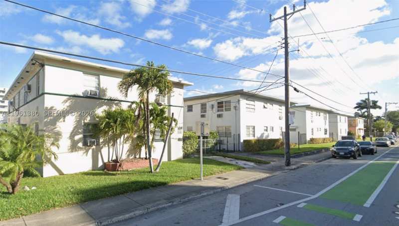 1 bedroom Condominium at 428 NE 82nd St 5E, Colonial Plaza Condo, Miami — photo 1