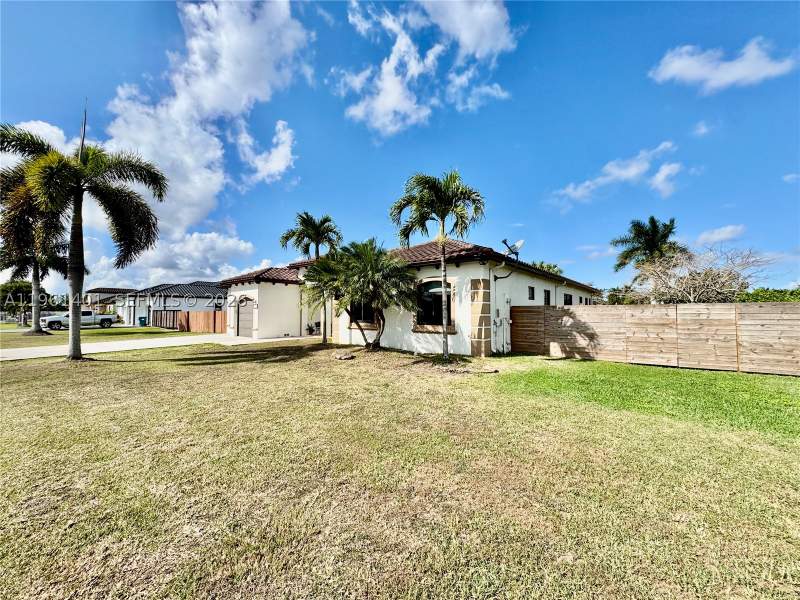 5 bedroom SingleFamilyResidence at 20449 SW 328th St, Emerald Greens Sub, Homestead — photo 5