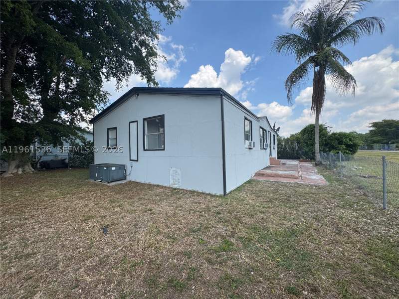 3 bedroom MobileHome at 19800 SW 180th Av #379, Americana Village Condo, Miami — photo 3
