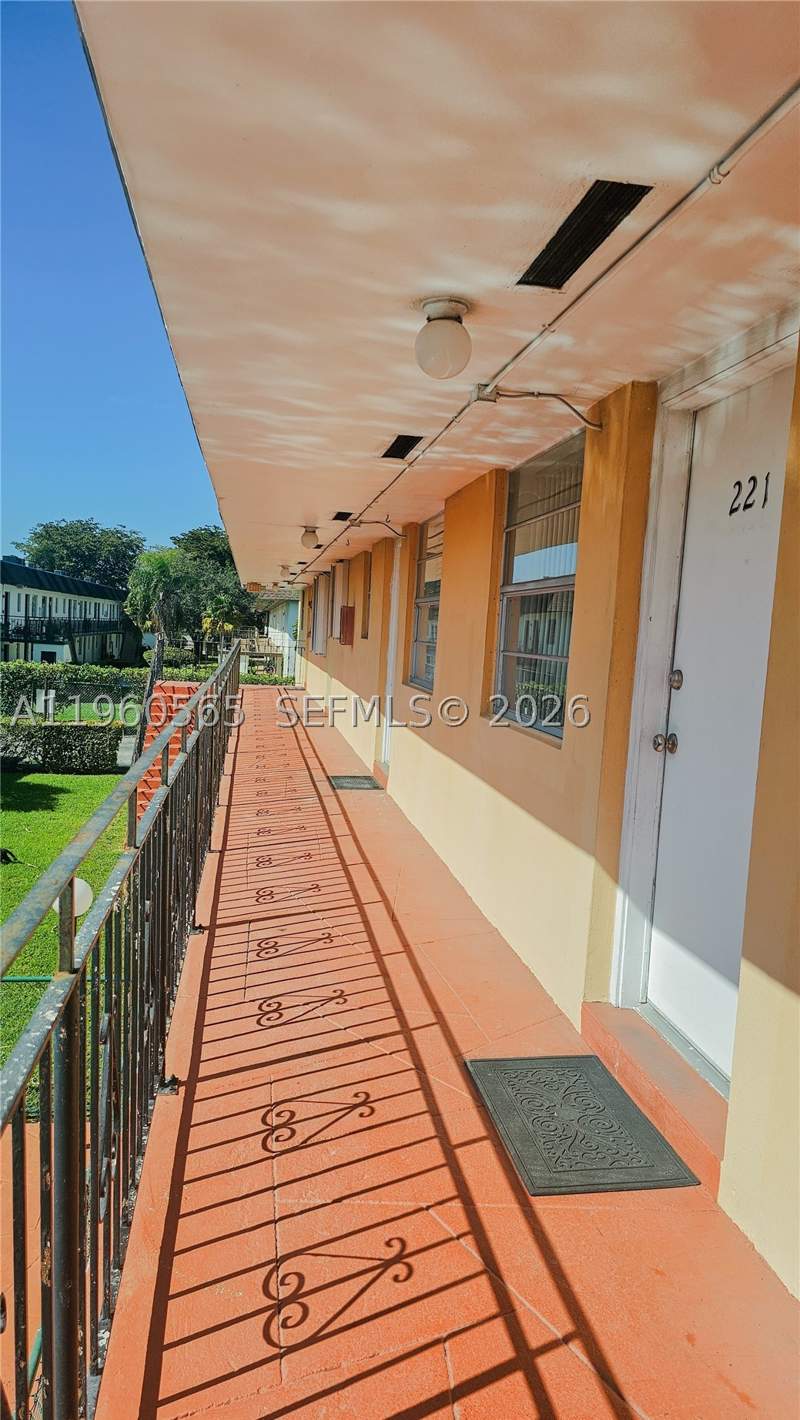 1 bedroom Condominium at 3800 SW 102nd Ave 221, Bird Road Condo, Miami — photo 5