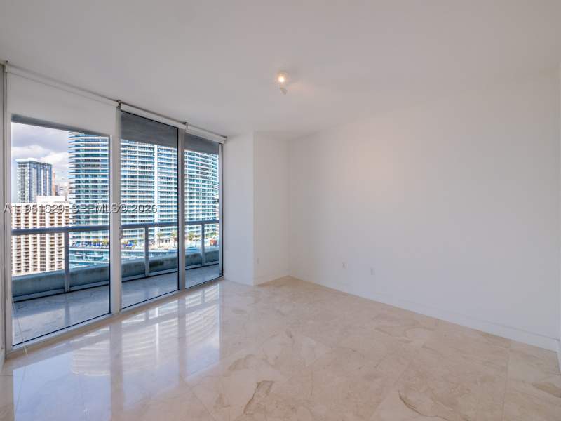 1 bedroom Condominium at 465 Brickell Ave 2304, Iconbrickell Condo No 1, Miami — photo 3