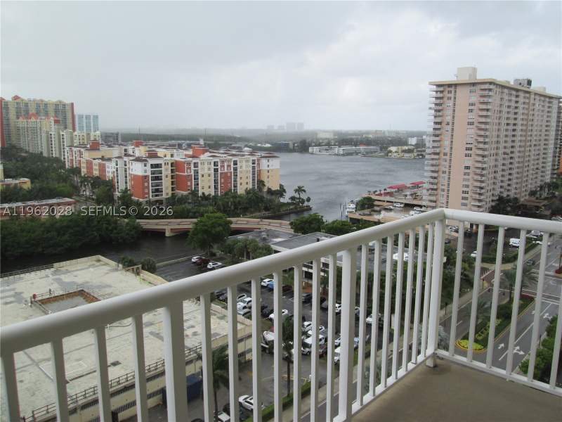 1 bedroom Condominium at 231 174th St 1706, Winston Towers 400 Condo, Sunny Isles Beach — photo 2