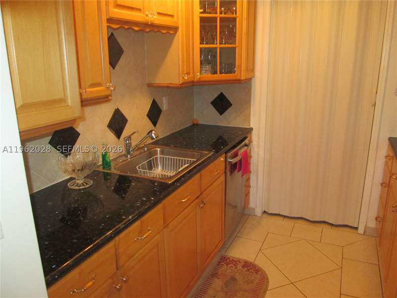 1 bedroom Condominium at 231 174th St 1706, Winston Towers 400 Condo, Sunny Isles Beach — photo 3