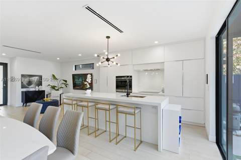 255 NW 39th St, Miami FL - photo 13 of 33