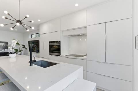 255 NW 39th St, Miami FL - photo 14 of 33