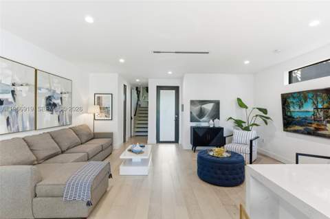 255 NW 39th St, Miami FL - photo 9 of 33
