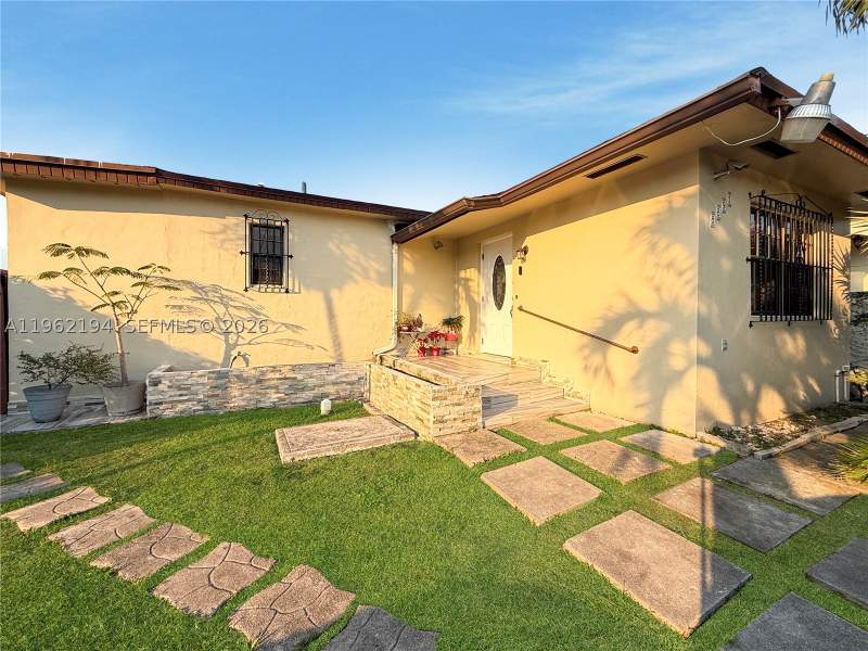 4 bedroom SingleFamilyResidence at 8891 SW 28th St, John A Campbell Little Fa, Miami — photo 2