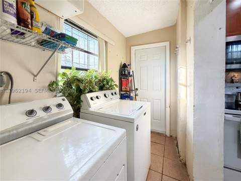 8891 SW 28th St, Miami FL - photo 8 of 26