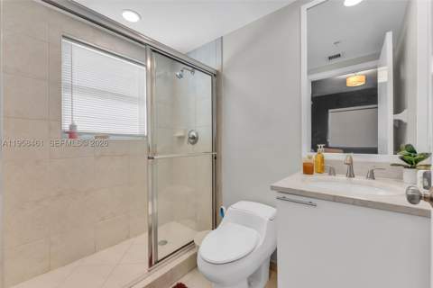14951 Royal Oaks Ln 2201, North Miami FL - photo 17 of 23