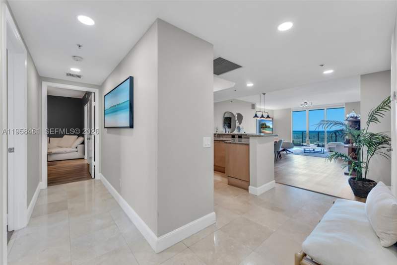 3 bedroom Condominium at 14951 Royal Oaks Ln 2201, The Oaks I Condo, North Miami — photo 4