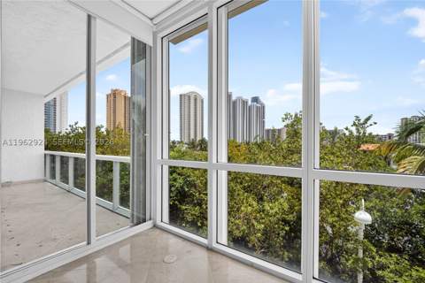 16500 Collins Ave Th-9, Sunny Isles Beach FL - photo 13 of 31