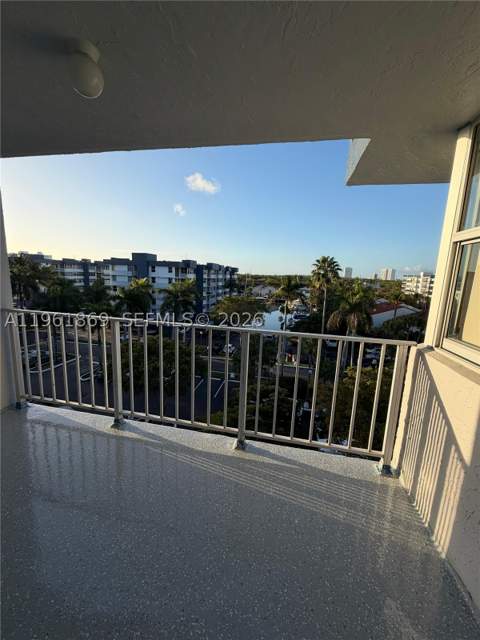 16546 NE 26th Ave 6H, North Miami Beach FL - photo 9 of 23