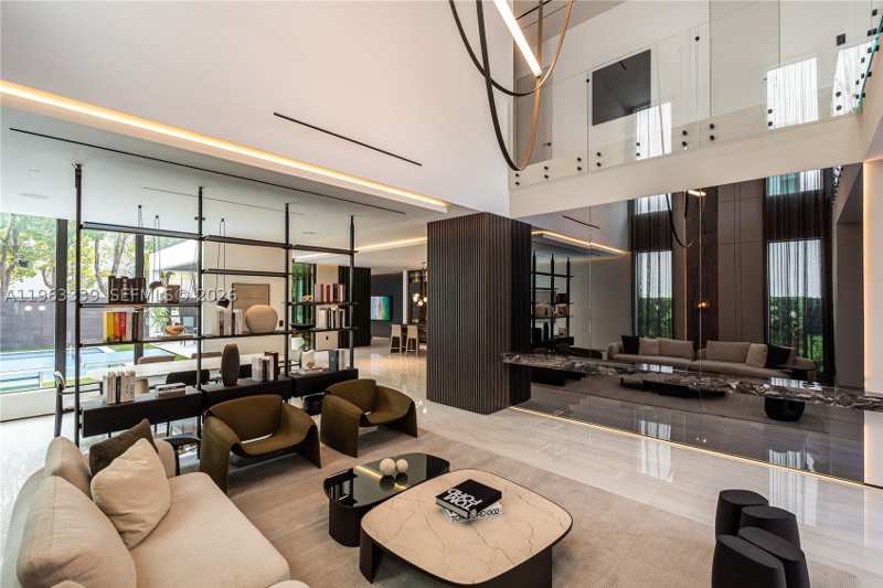 5 bedroom SingleFamilyResidence at 10540 NW 67th Ter, Grand Floridian Estates, Doral — photo 1