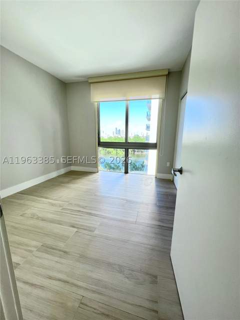 16385 Biscayne Blvd 607, North Miami Beach FL - photo 14 of 30