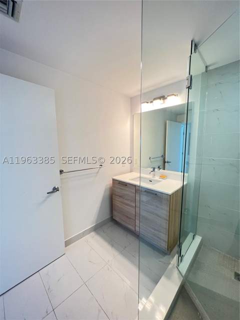 16385 Biscayne Blvd 607, North Miami Beach FL - photo 9 of 30