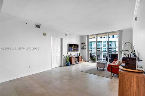 2000 N Bayshore Dr 909, Miami FL - photo 8 of 39